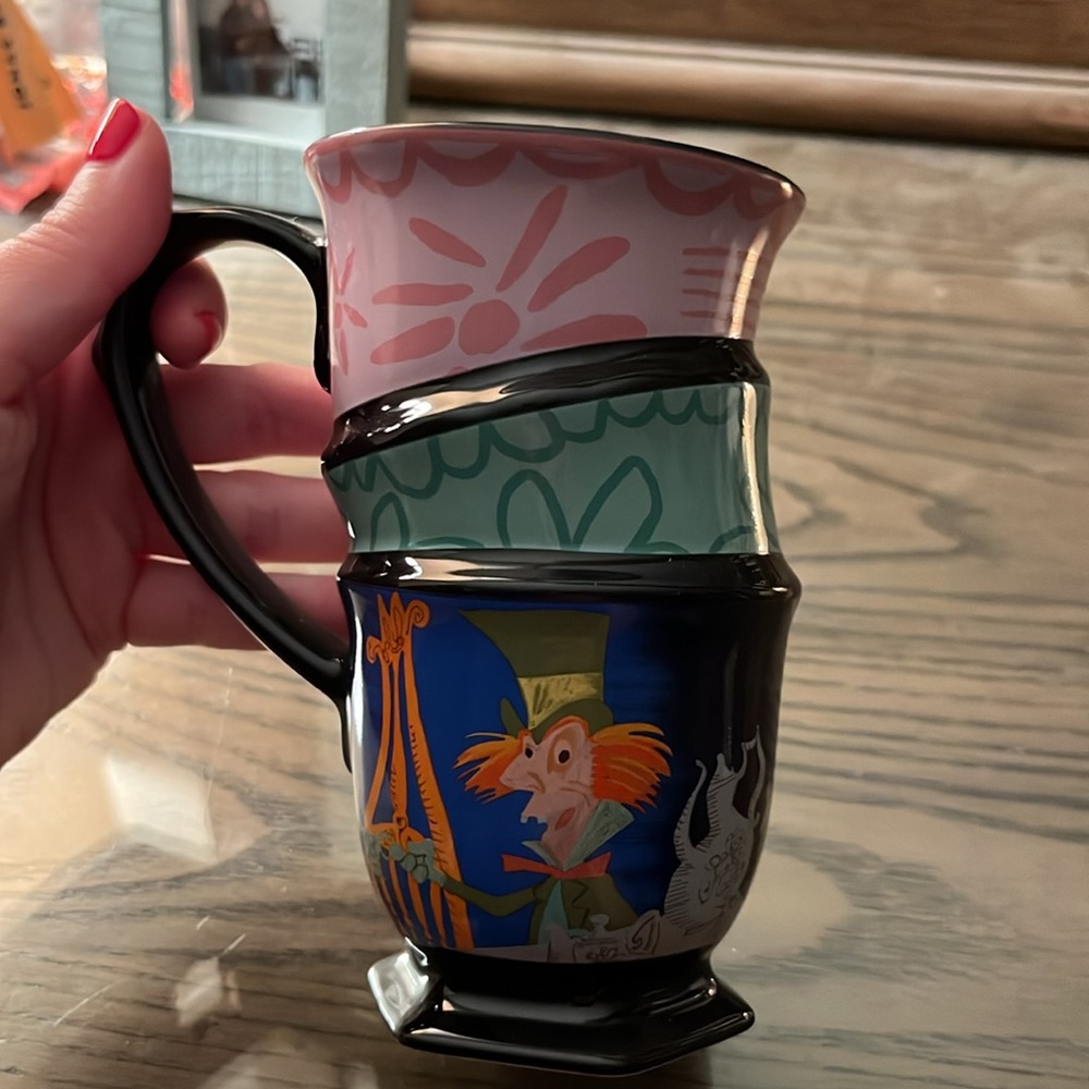 Disney parks Alice in wonderland mug brand new - Picture 2 of 2